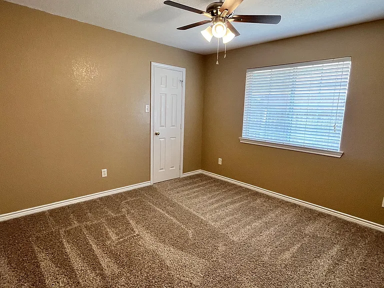943 Sun Meadow St — Photo 11