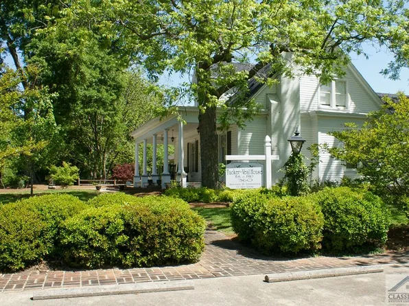 360 Church St, Royston, GA 30662