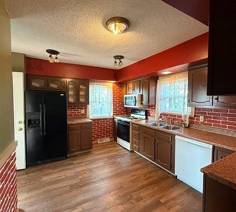 4th image of 603 2nd St