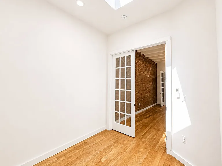 673 Knickerbocker Ave #3A — Photo 9