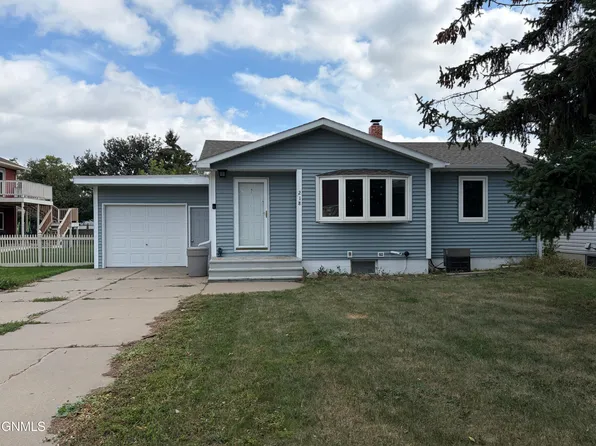 218 3rd Ave NW, Hazen, ND 58545