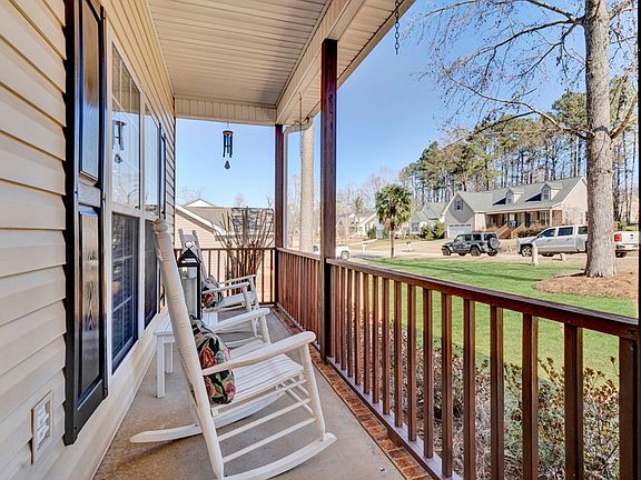 5th image of 203 Oak Ridge Dr