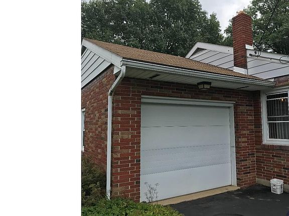 3rd image of 523 Lincoln Dr