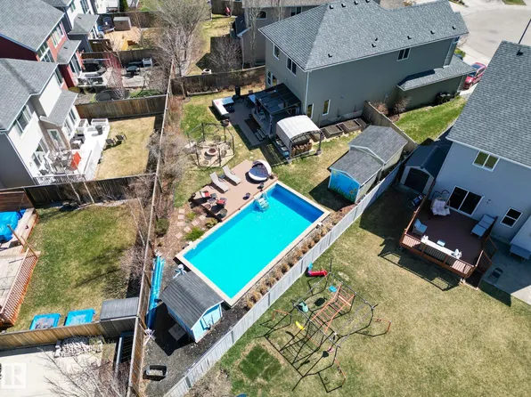 2108 77th St SW, Edmonton, AB T6X 0Z3