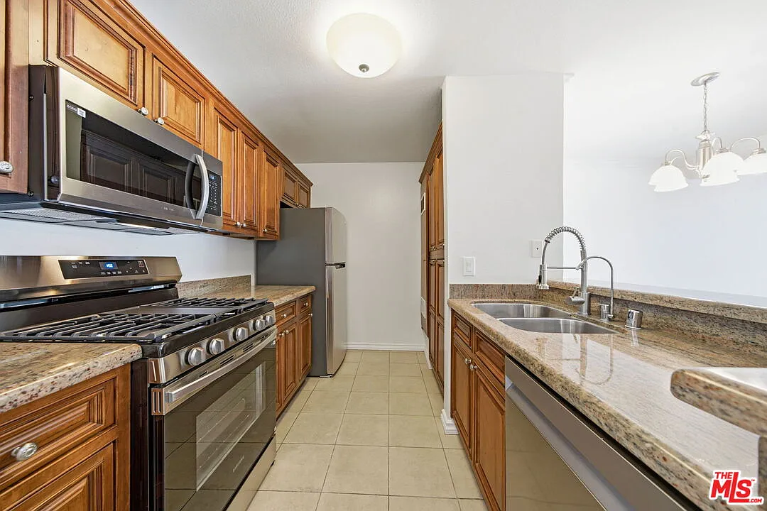 1 bed, 1.0 bath, 753 sqft, $2,995 — Photo 4
