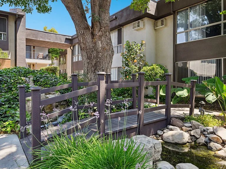 Cambridge On Devonshire — Photo 16