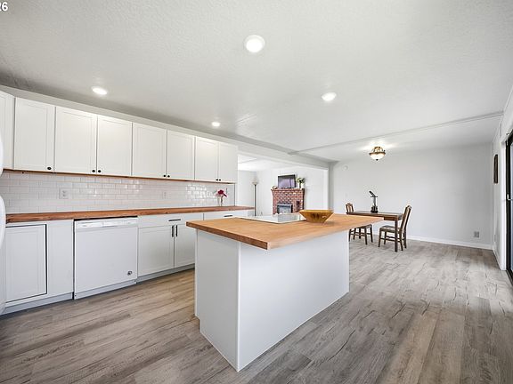 5th image of 15212 NE 74th St