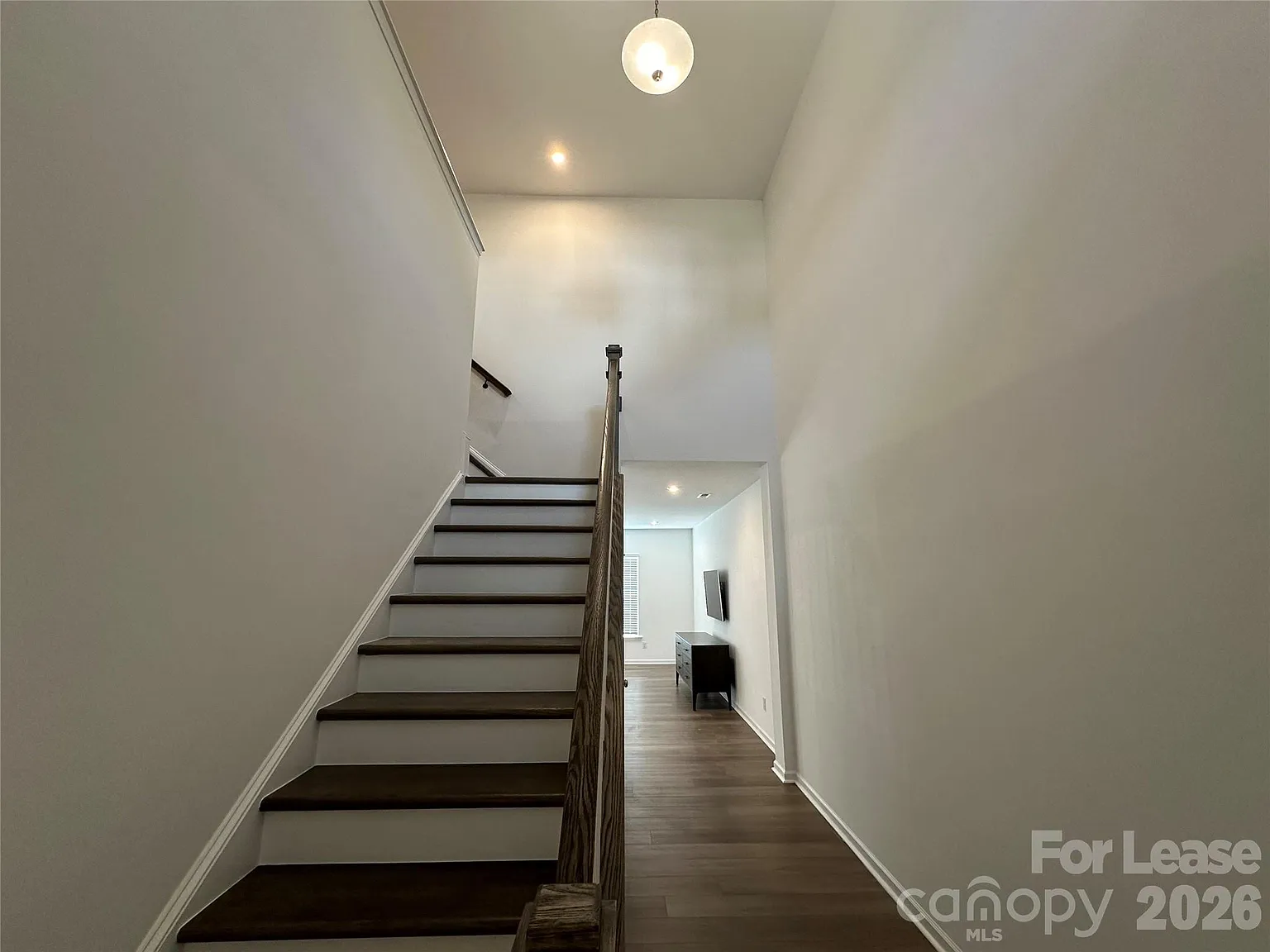 3 bed, 2.5 bath, 1835 sqft, $2,395 — Photo 2
