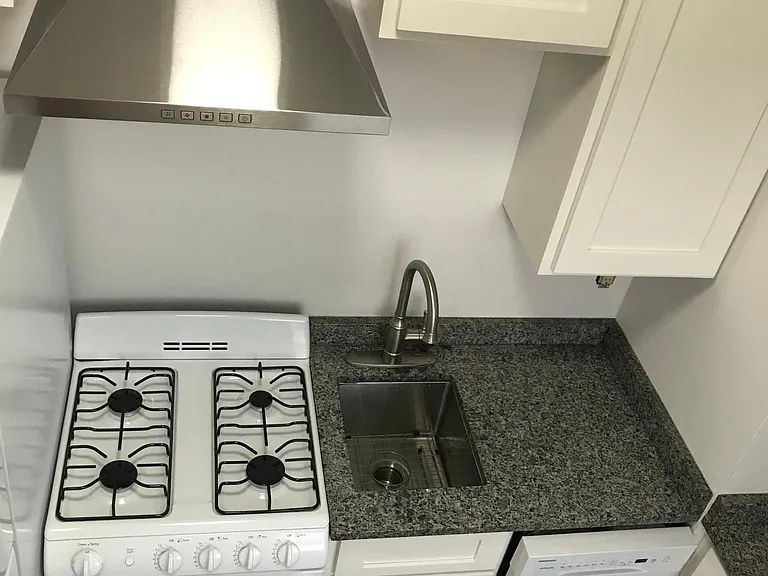 44 Gist St #2B — Photo 17