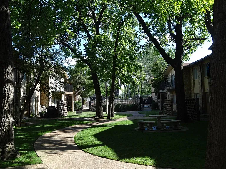 4100 Apartments — Photo 7
