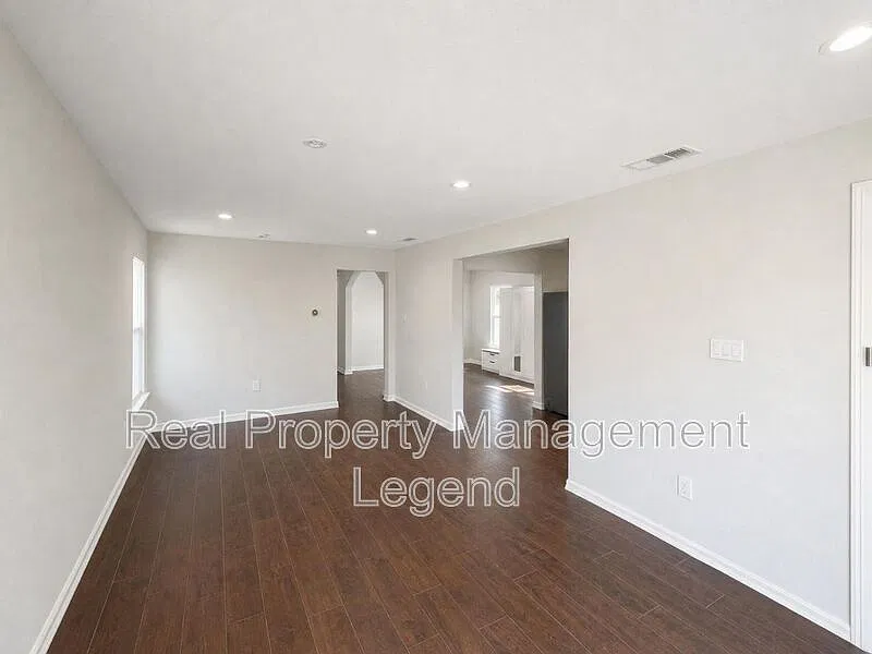 2 bed, 2.0 bath, 1032 sqft, $2,000 — Photo 3