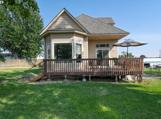 327 W Main St, Athena, OR 97813