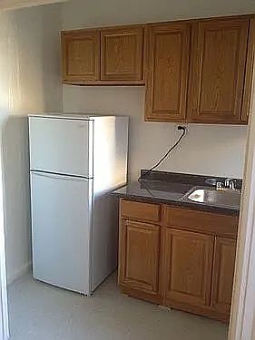 4th image of 824 Adee Ave #1A