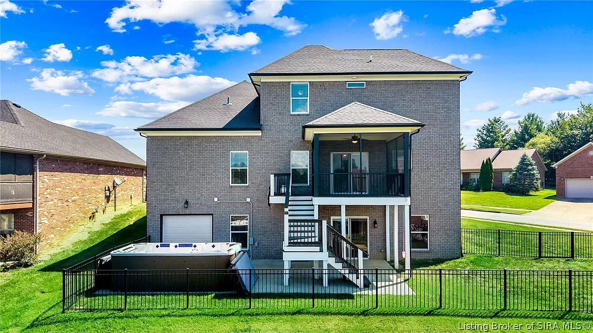 5 bed, 3.5 bath, 3636 sqft, $2,900 — Photo 2