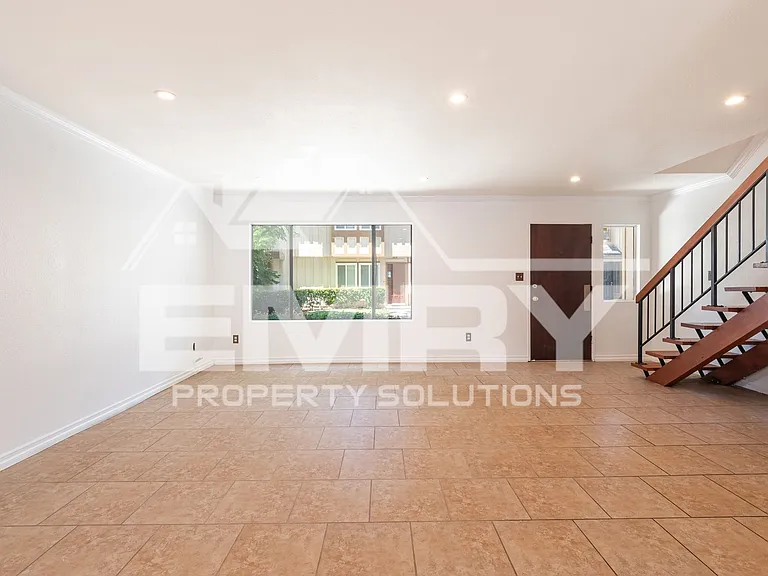 9781 S Karmont Ave — Photo 5