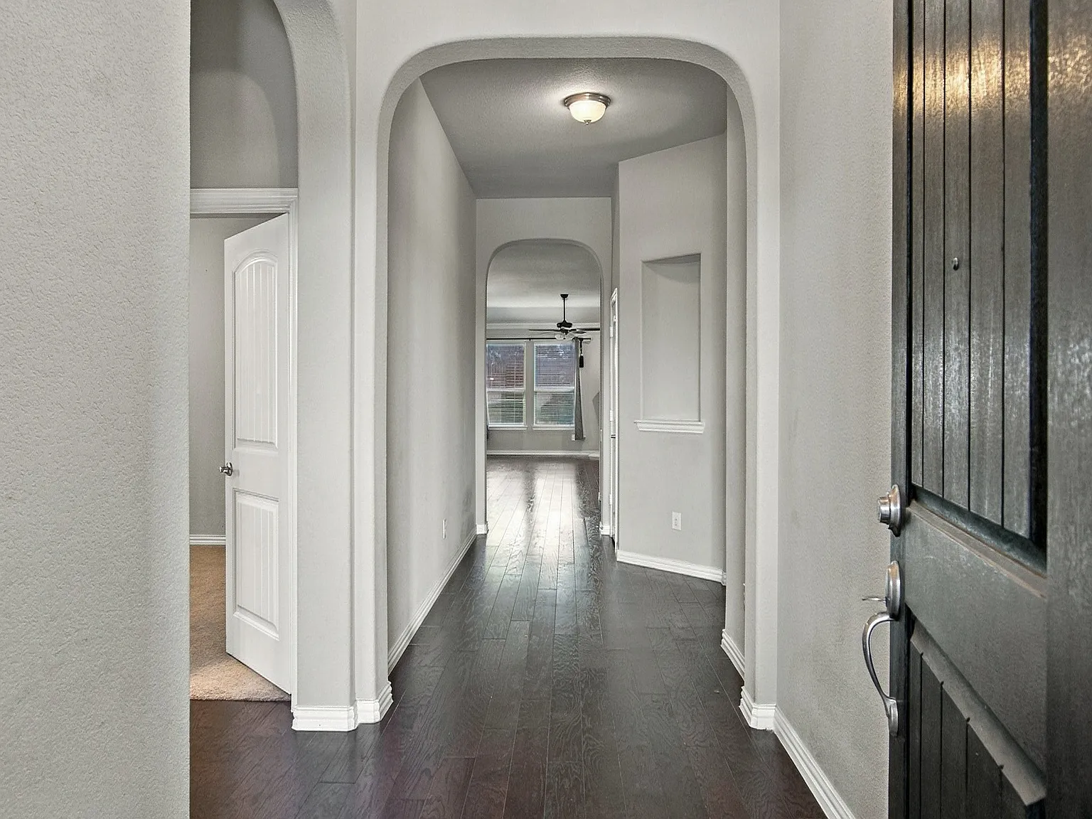 4 bed, 2035 sqft, $2,800 — Photo 4