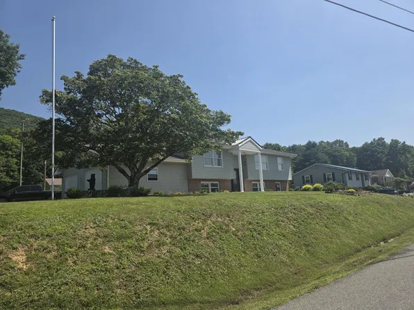 381 Pennsylvania Ave, Rainelle, WV 25962