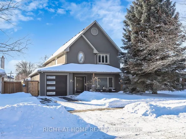 7 Forest Path Ct N, Toronto, ON M9V 1L4