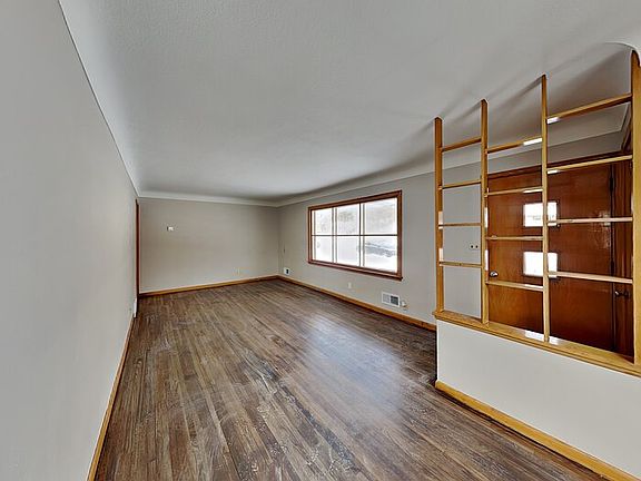 3rd image of 2092 Bush Ave E