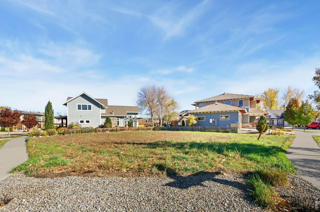 757 Harts Gardens Ln