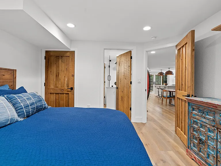 Bedroom First Floor w/ Ensuite Full Bath
