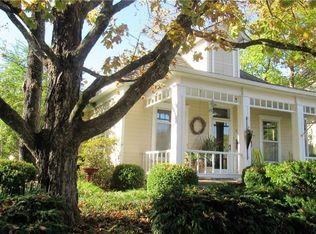 30 Eureka St, Eureka Springs, AR 72632