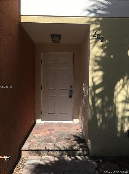 1st image of 202 NW 14th Ave #C-1