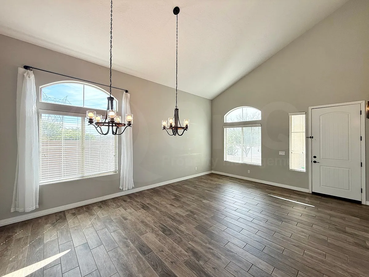 4 bed, 3.0 bath, 2896 sqft, $2,600 — Photo 3
