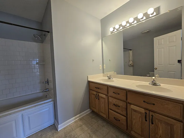 2723 Mollys Ct — Photo 6