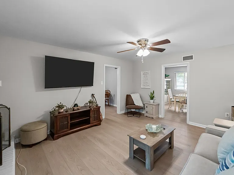 6 Monica Blvd — Photo 13
