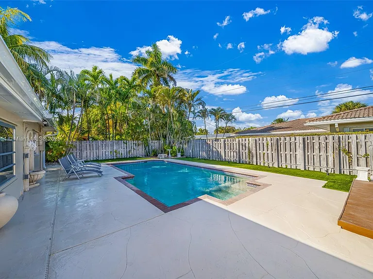 241 Oceanic Ave — Photo 47