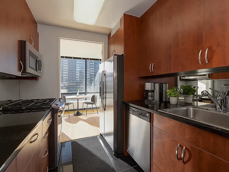 420 E 61st St #21L — Photo 5