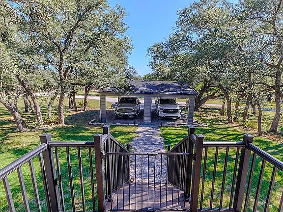 5th image of 872 Oak Dr