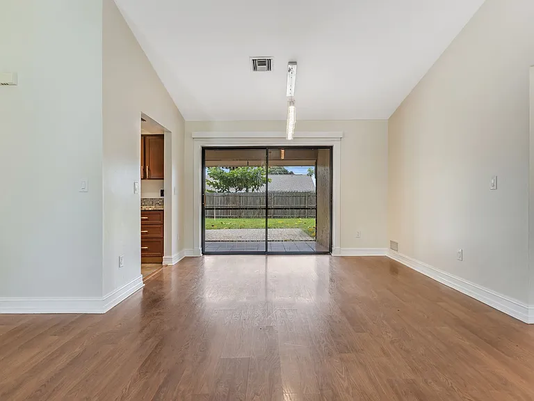 2896 49th St SW — Photo 27