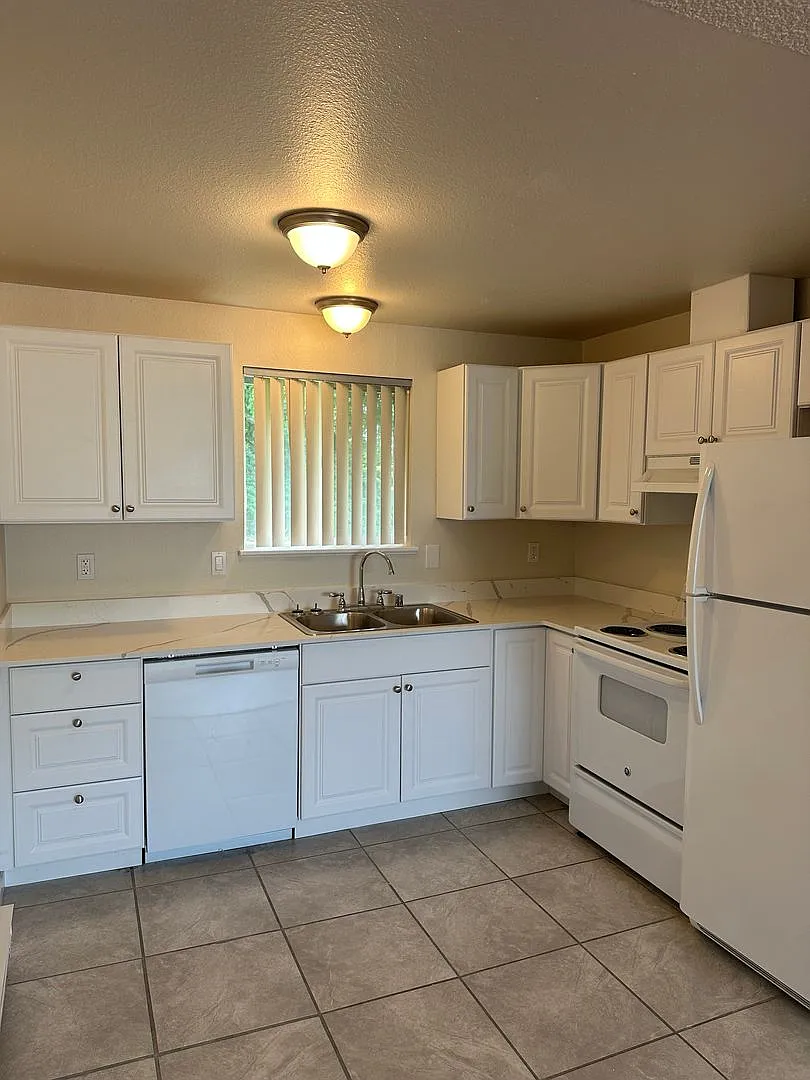 313 West Woodworth Street — Photo 3
