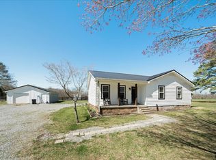 133 B V Young Rd, Westmoreland, TN 37186
