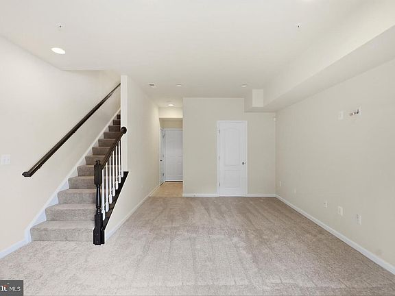 4th image of 8132 Hollow Ct