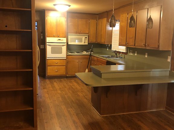 3rd image of 106 Crosslin Cir
