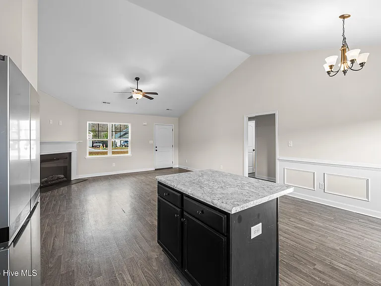 406 Paxton Ct — Photo 14