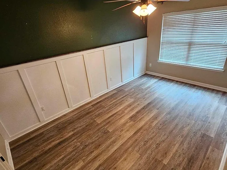 1151 Meadows Dr — Photo 3