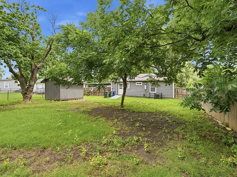 512 Freeman Dr — Photo 15