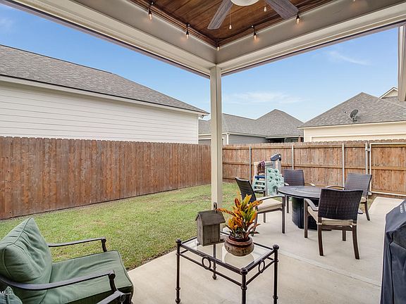 3rd image of 201 Parker Ln