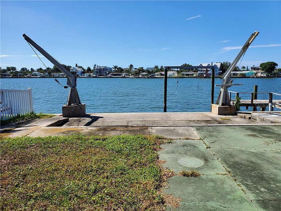 2nd image of 453 Harbor Dr S