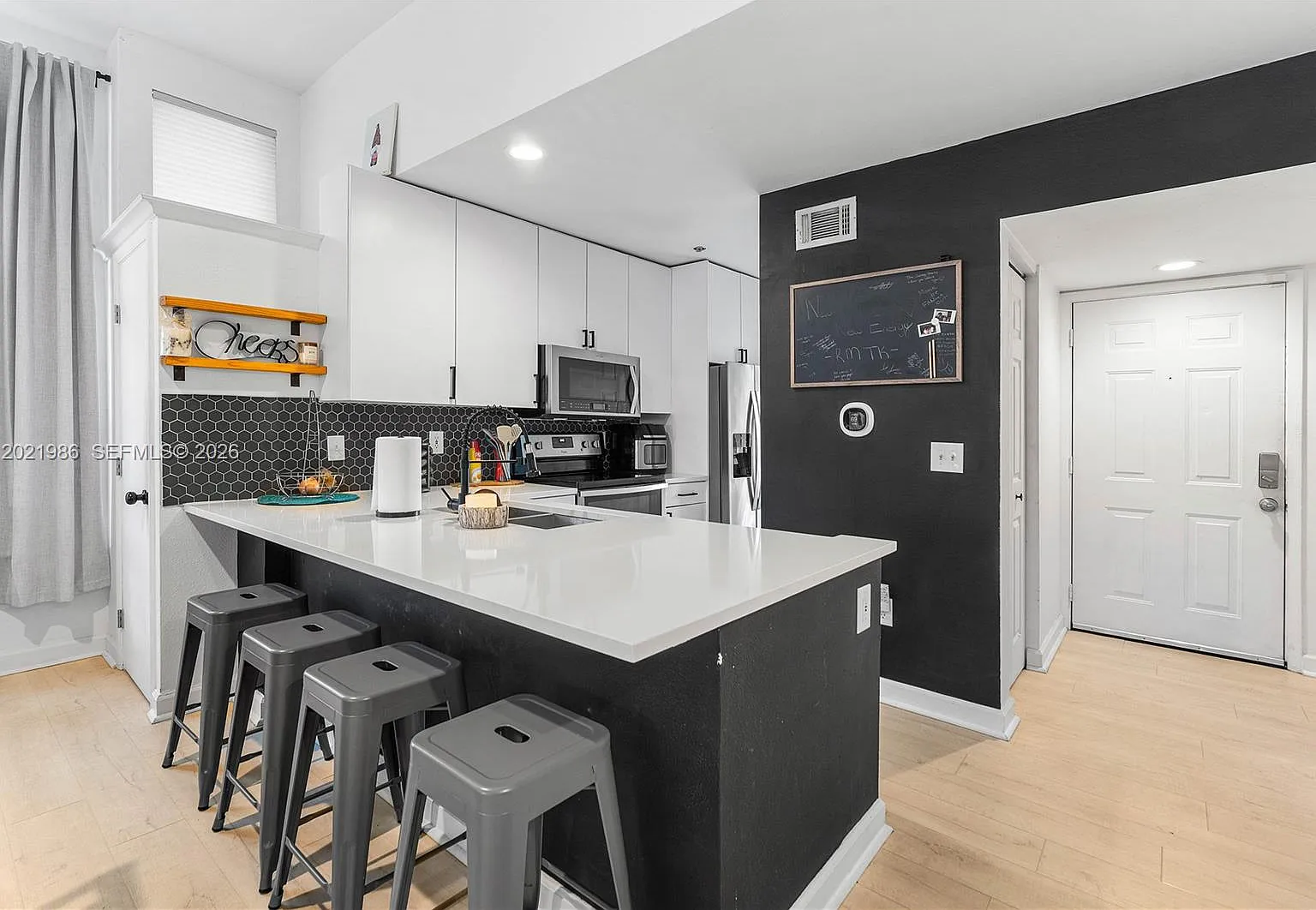 Palm Lake Condo — Photo 2