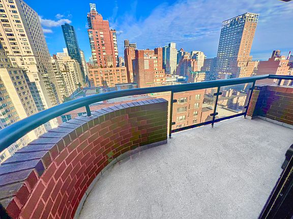 5th image of 300 E 62nd St APT 1702
