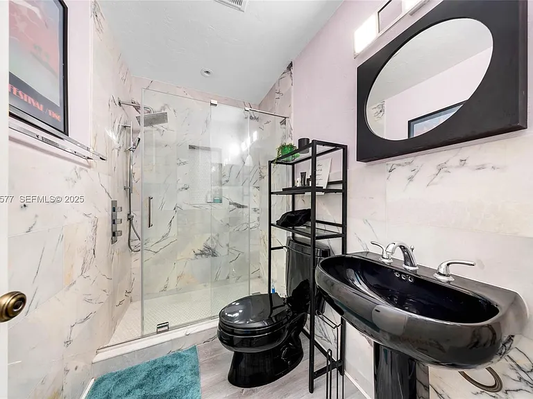 1840 Tigertail Ave — Photo 12