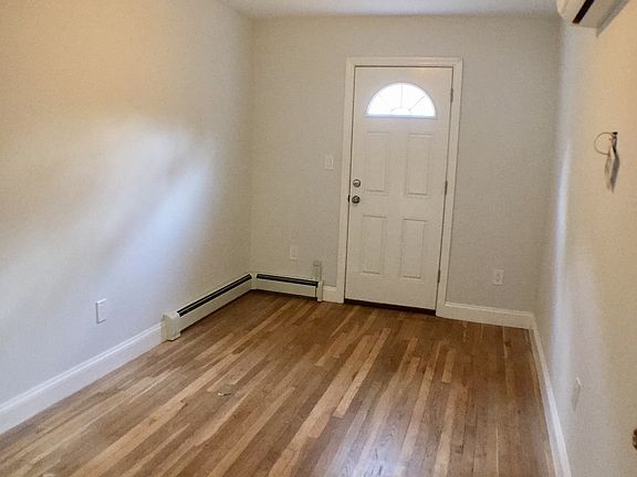 5th image of 24-10 Astoria Blvd S #2