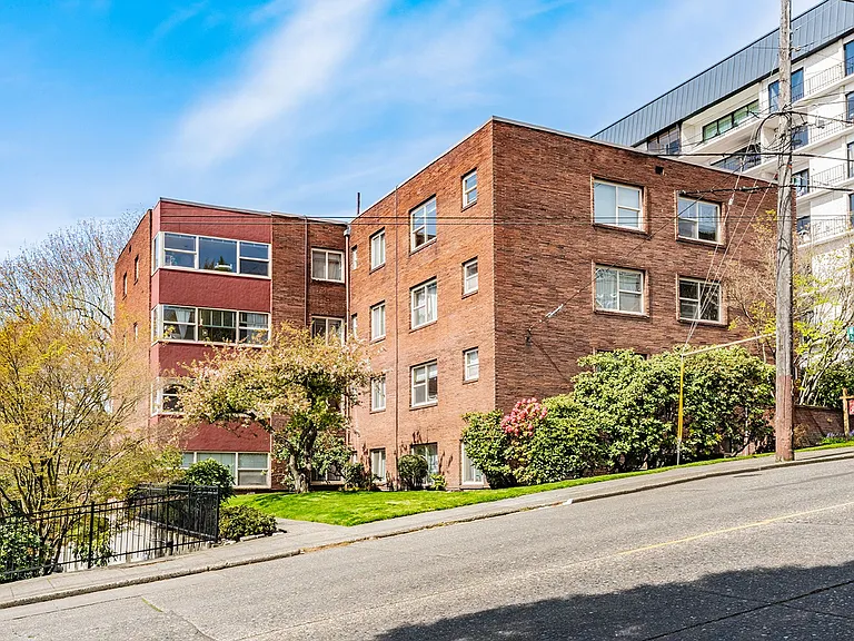 Edgecliff — Photo 1