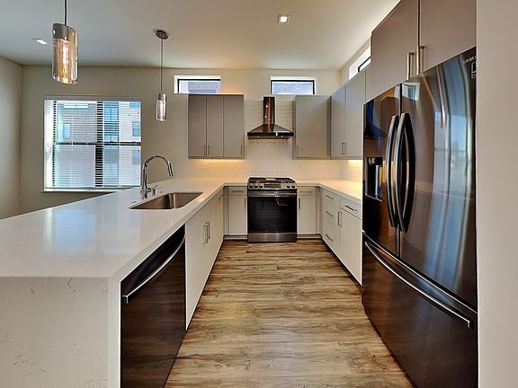 4th image of 1813 Park Ave #101