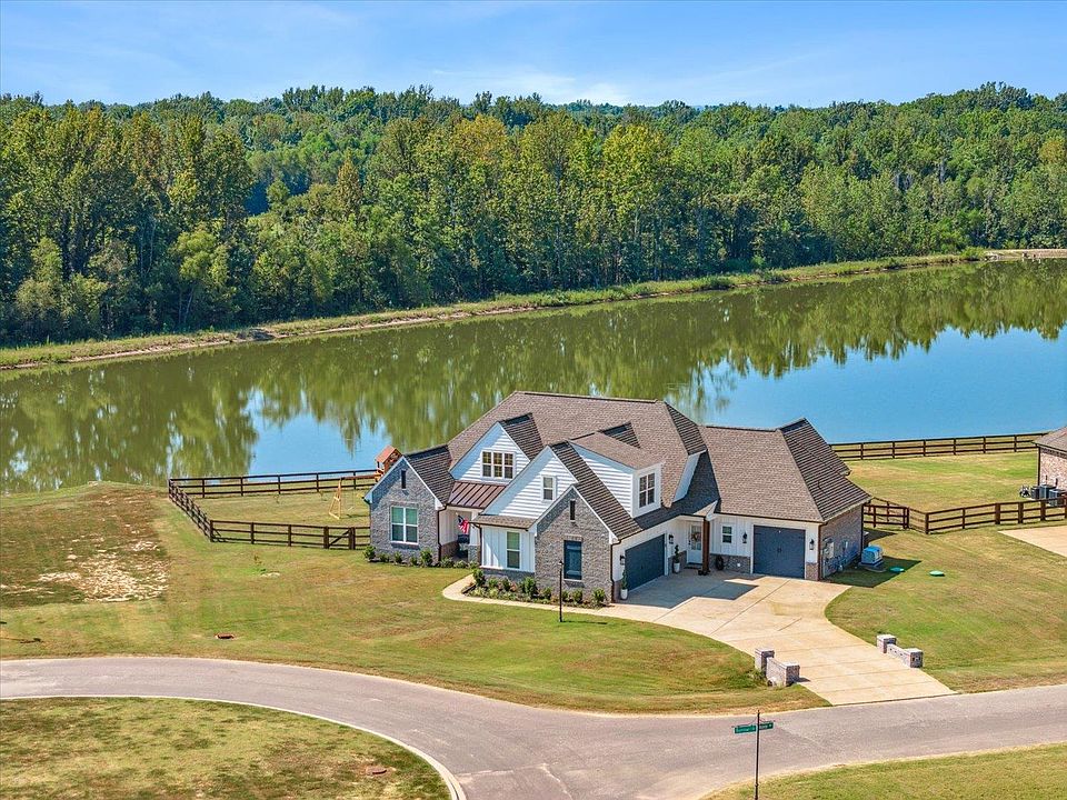 1st image of 290 Burrow Dr